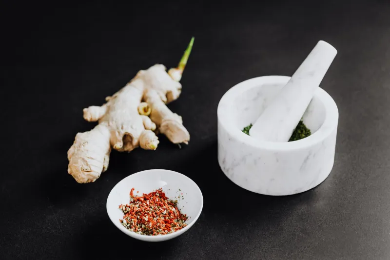 Ground Into Oblivion: The Real Reason Your Ginger and Garlic Powder Taste Like Nothing